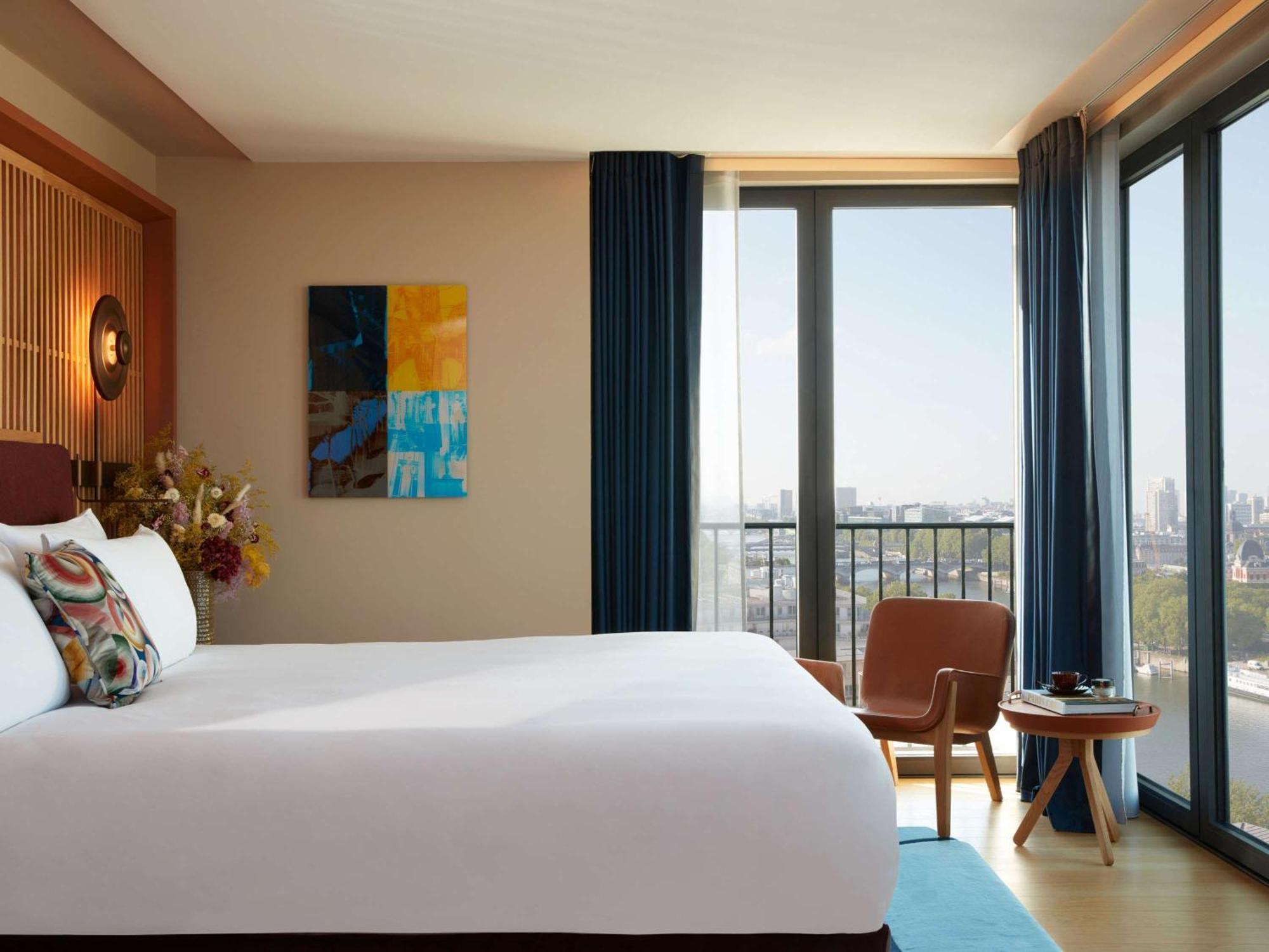 So/ Paris Hotel Экстерьер фото A bedroom at the hotel